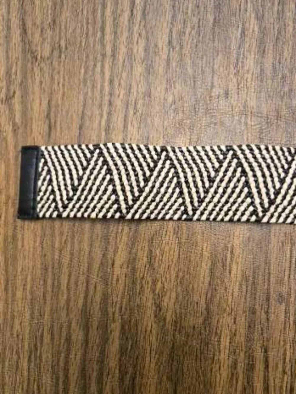 Women's Woven Stretch Black/Cream Belt w/Round Dark Wood Buckle - NWOT
